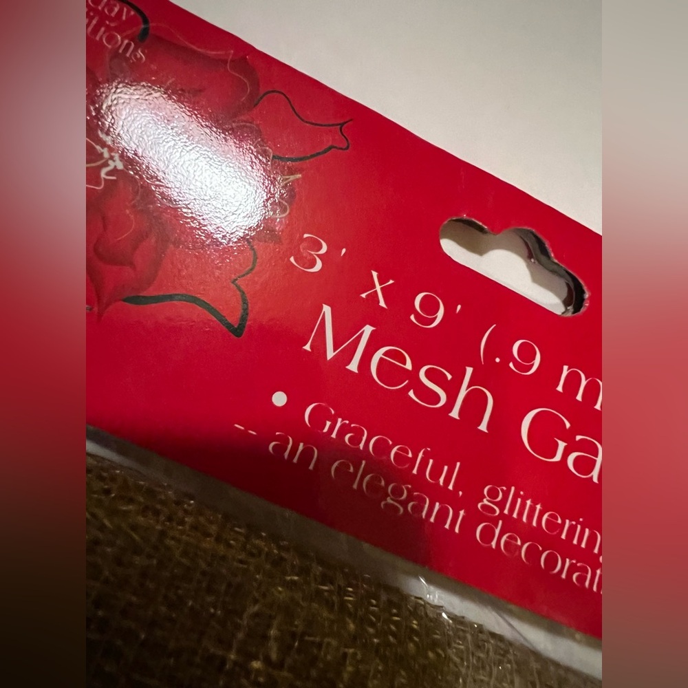 NWT GOLD MESH GARLAND. - Picture 4 of 4